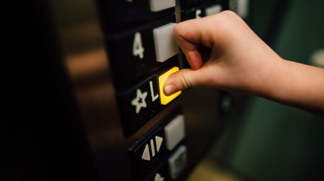 broken elevator dreams of a person who is pressing the elevator operating buttons