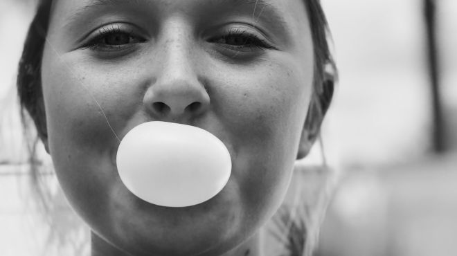 girl dreams about gum stuck in mouth and only thing she can do is to pump it like a balloon